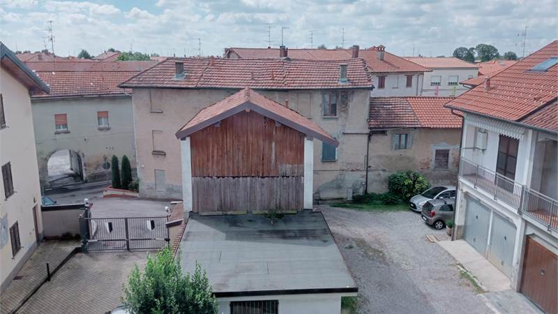 Rustico/Casale In Vendita a Fenegrò