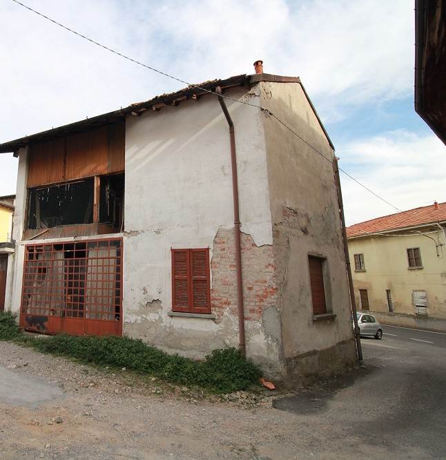 Rustico/Casale In Vendita a Fenegrò