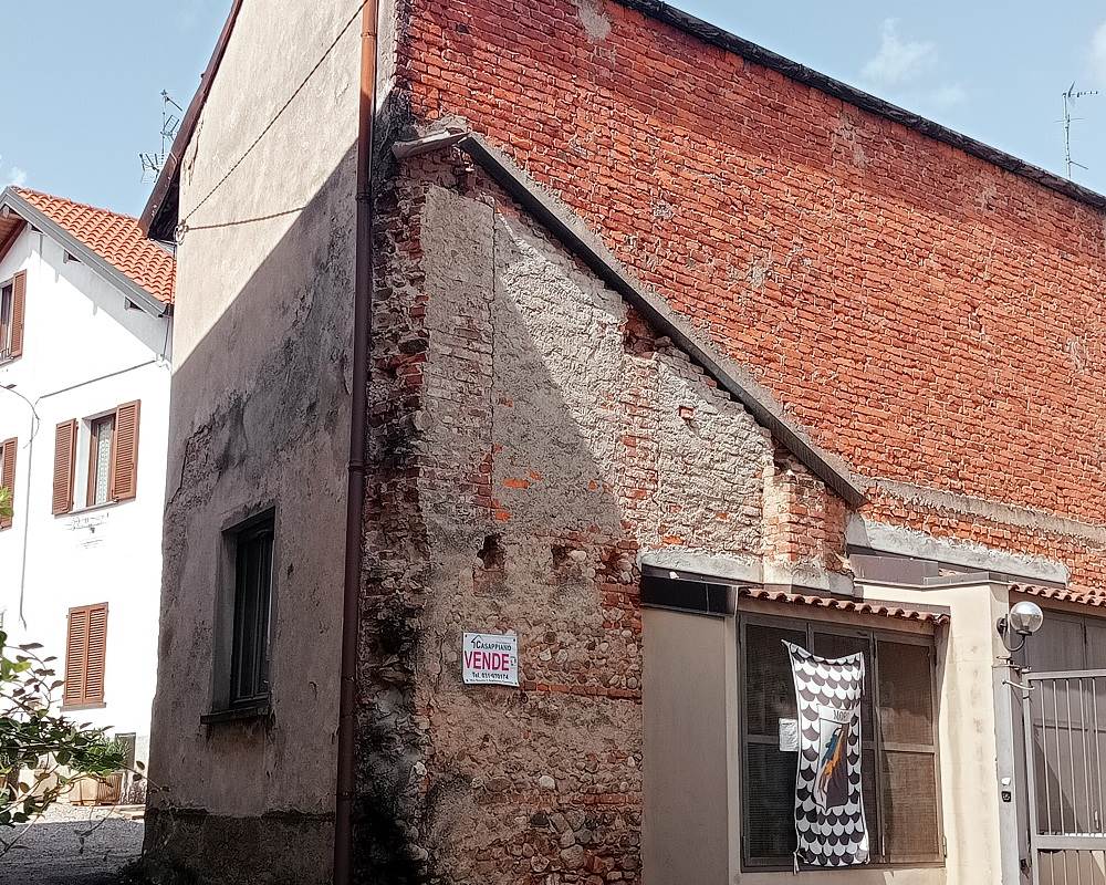 Rustico/Casale In Vendita a Fenegrò