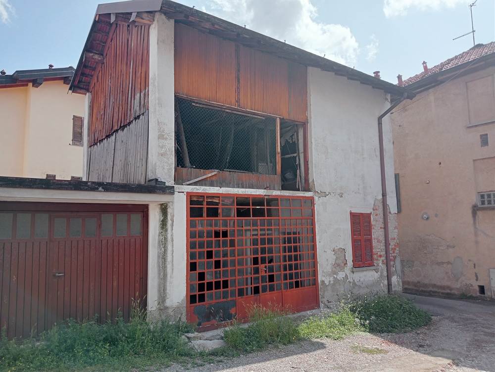 Rustico/Casale In Vendita a Fenegrò