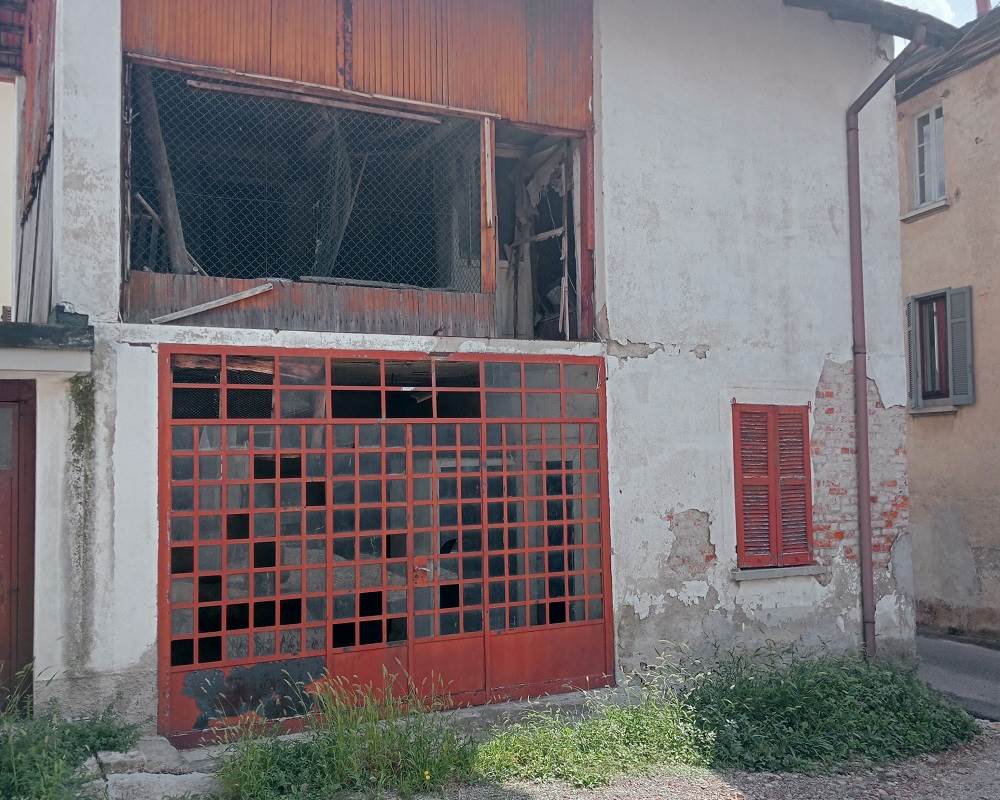 Rustico/Casale In Vendita a Fenegrò