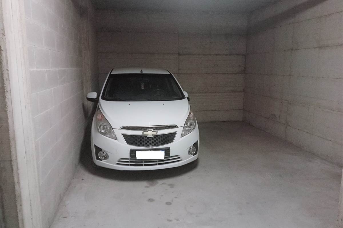 Garage In Vendita a Appiano Gentile