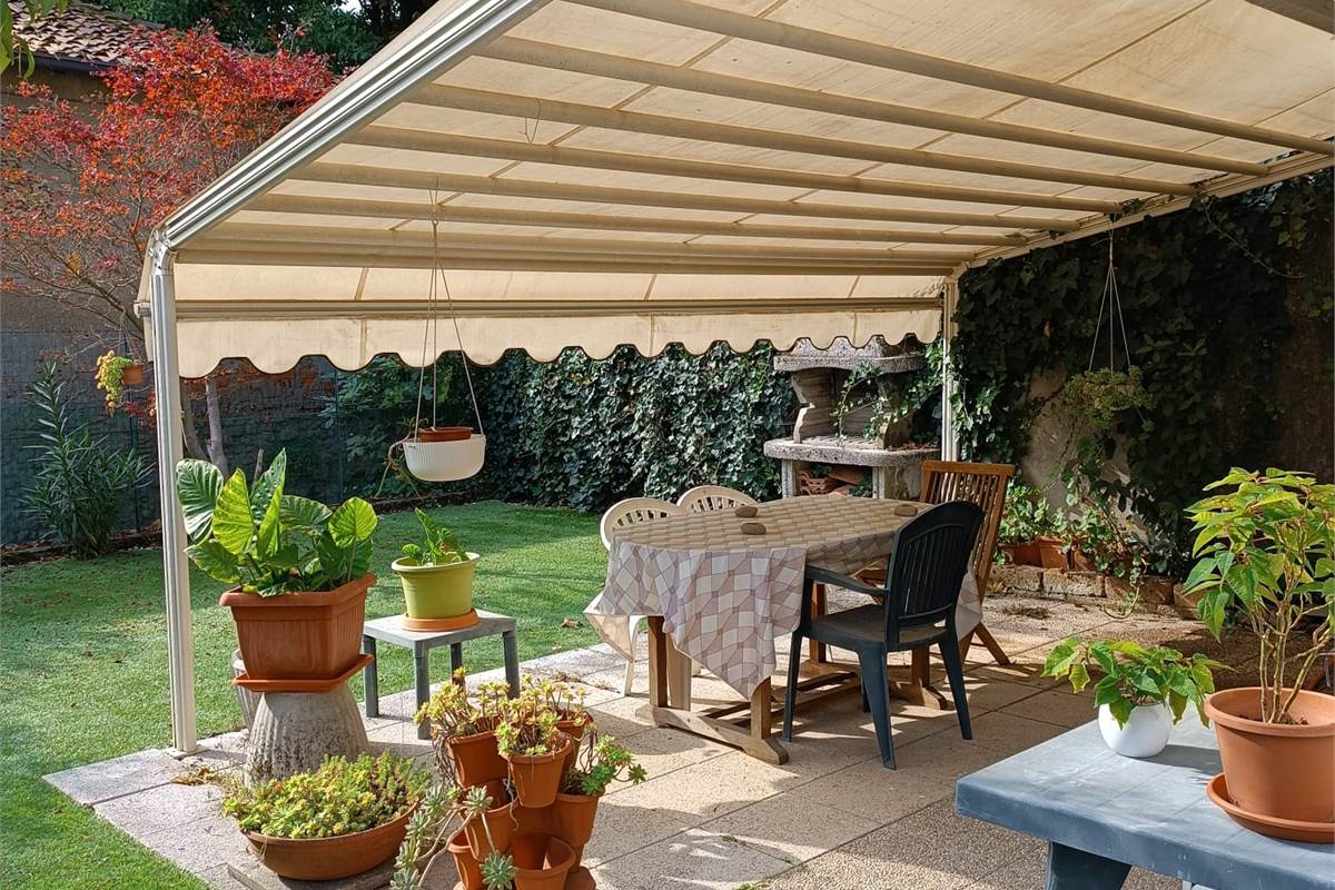 Porzione di Casa In Vendita a Lomazzo