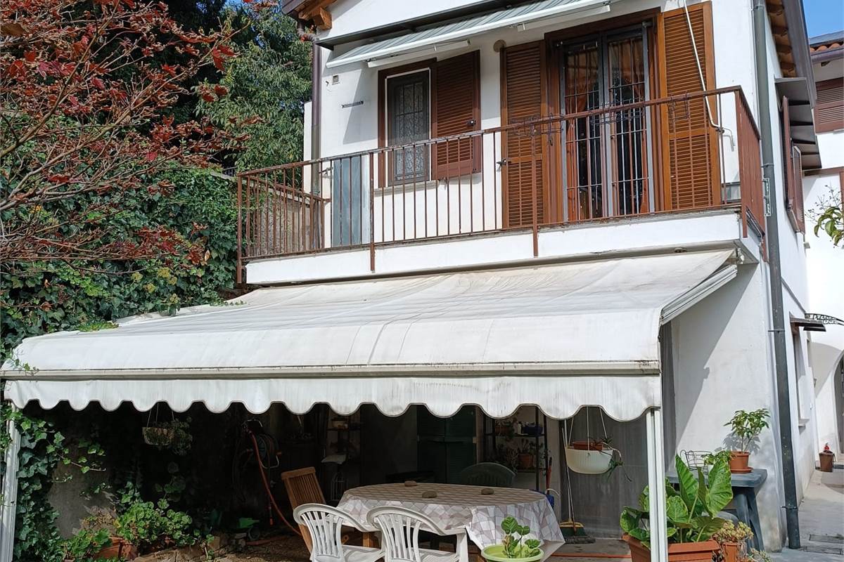 Porzione di Casa In Vendita a Lomazzo