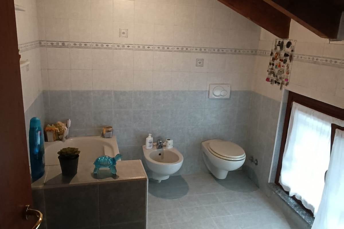 bagno mansarda con vasca