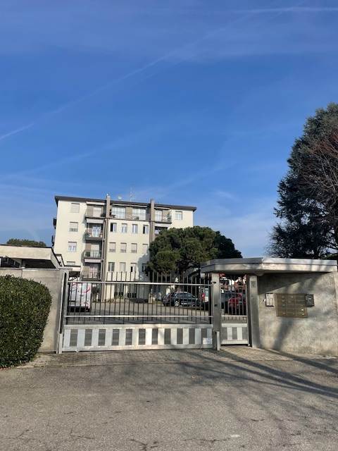 2 locali In Vendita a Lomazzo