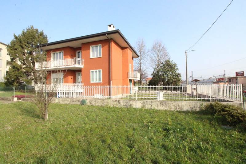 Villa In Vendita a Lomazzo