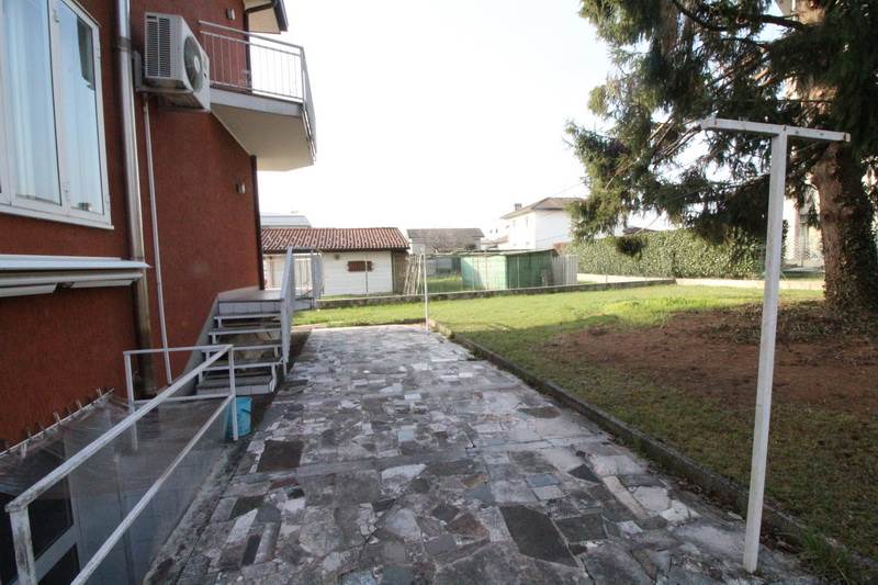 Villa In Vendita a Lomazzo