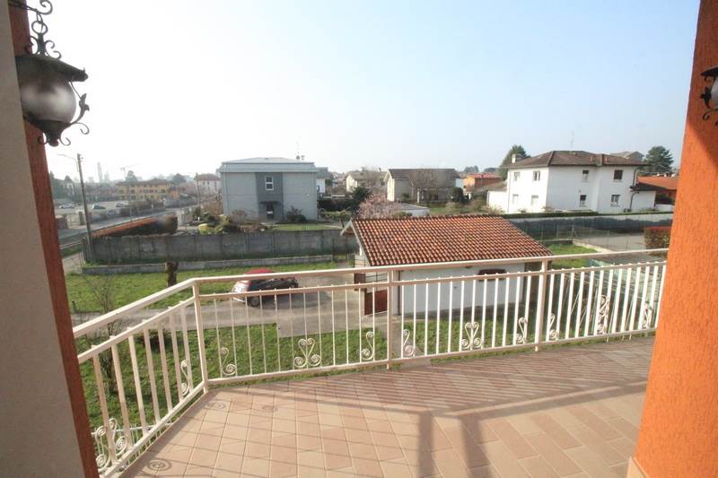 Villa In Vendita a Lomazzo