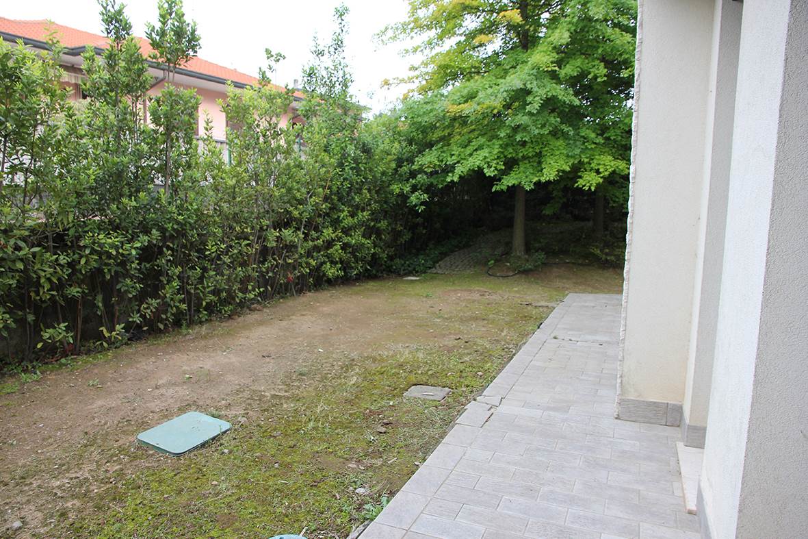 TRILOCALE CON GIARDINO PRIVATO