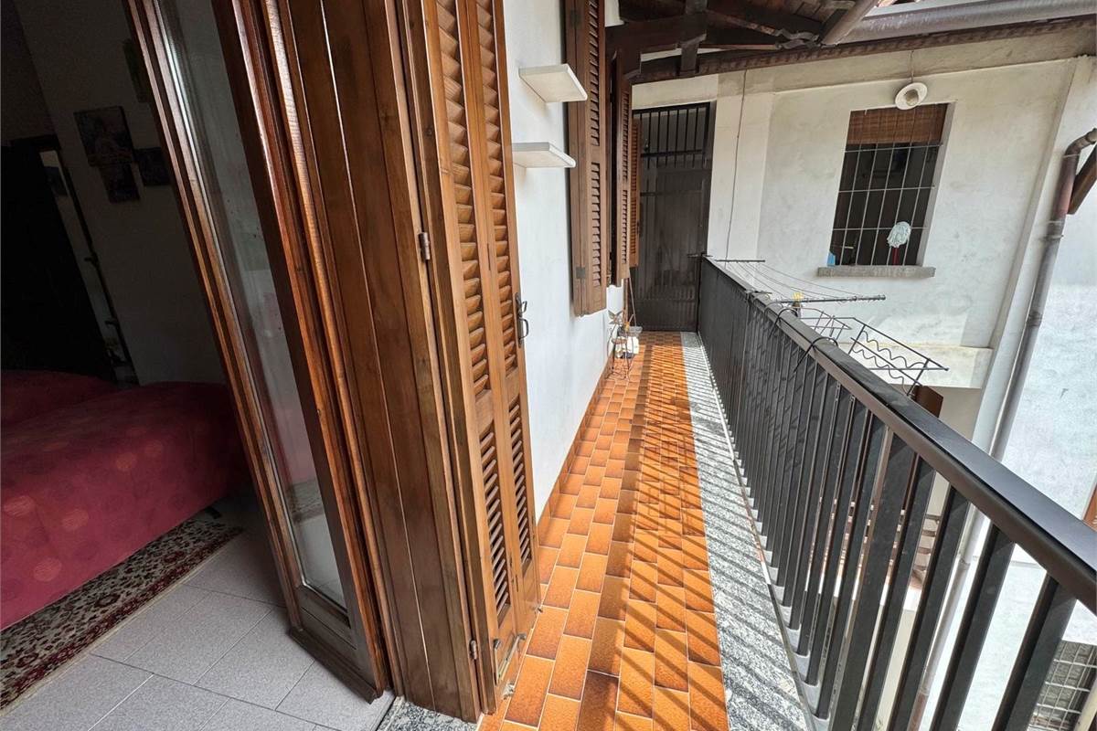 TRILOCALE CON BALCONE 