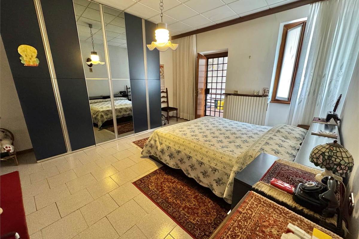 TRILOCALE CON BALCONE 