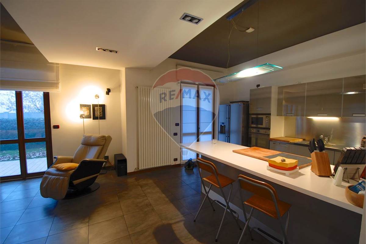 APPARTAMENTO IN VILLA