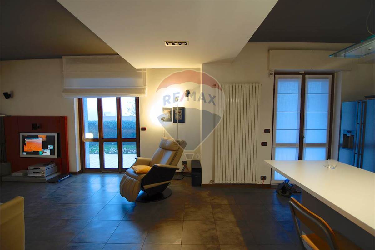 APPARTAMENTO IN VILLA