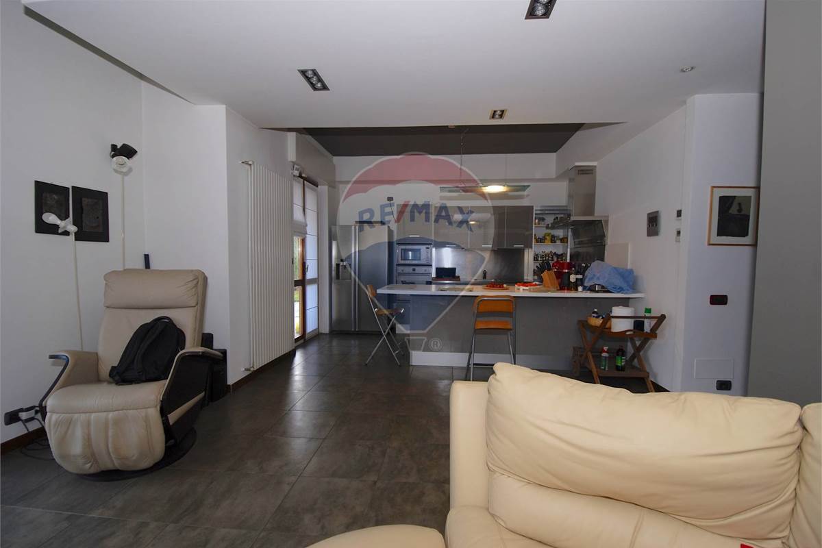 APPARTAMENTO IN VILLA