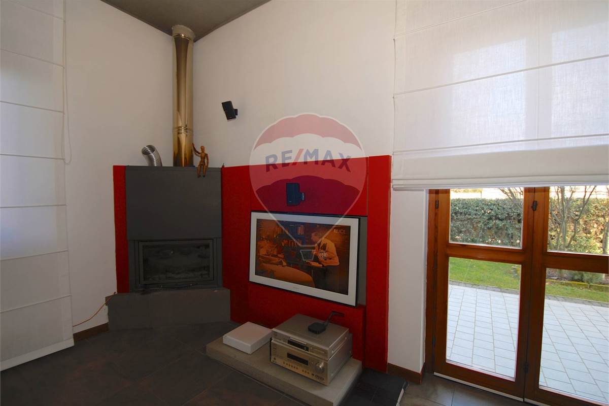 VILLA BIFAMILIARE
