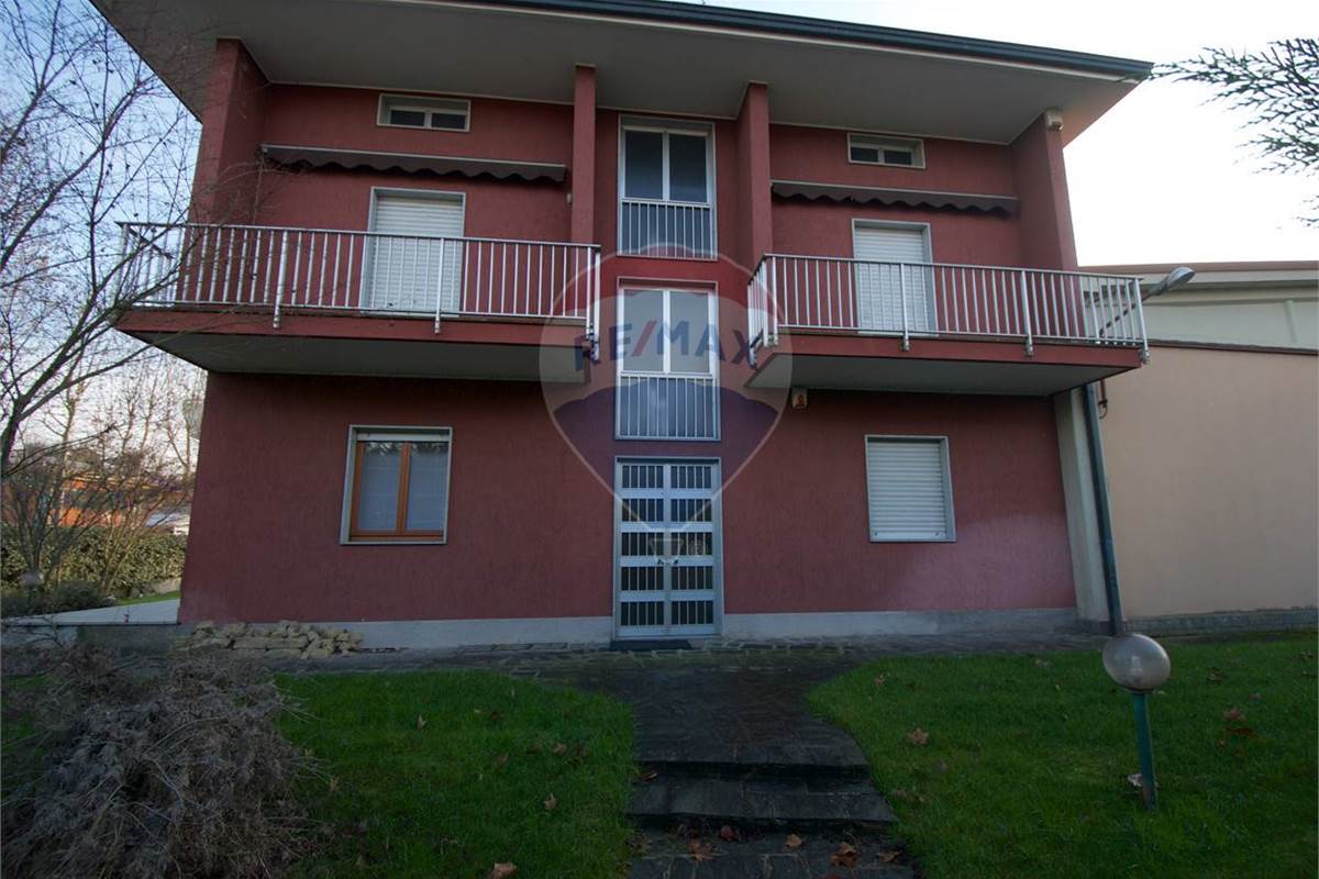 VILLA BIFAMILIARE