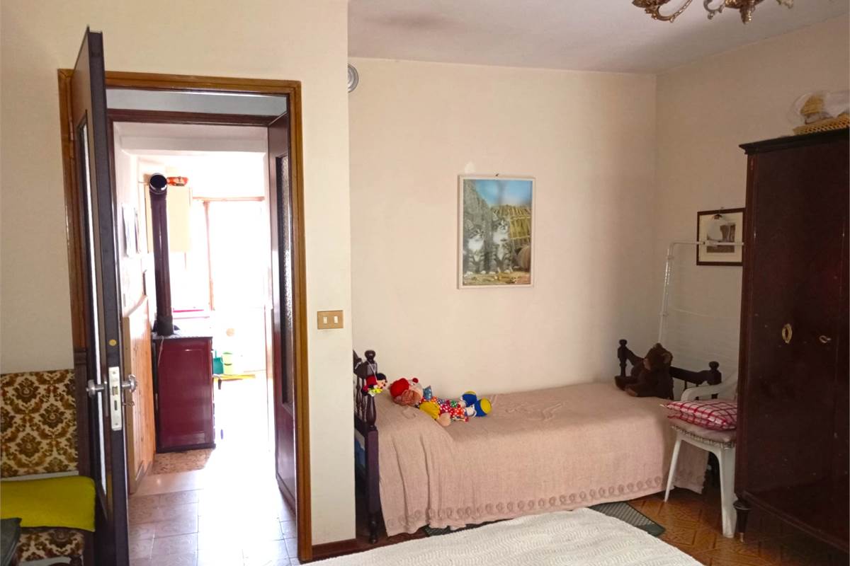 CASA SEMINDIPENDENTE