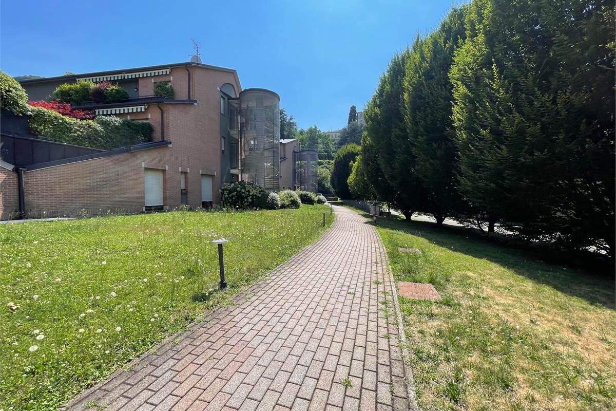 Appartamento In Vendita a Como