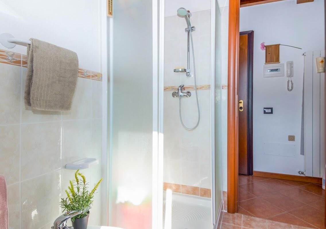 BILOCALE CON TERRAZZO 
