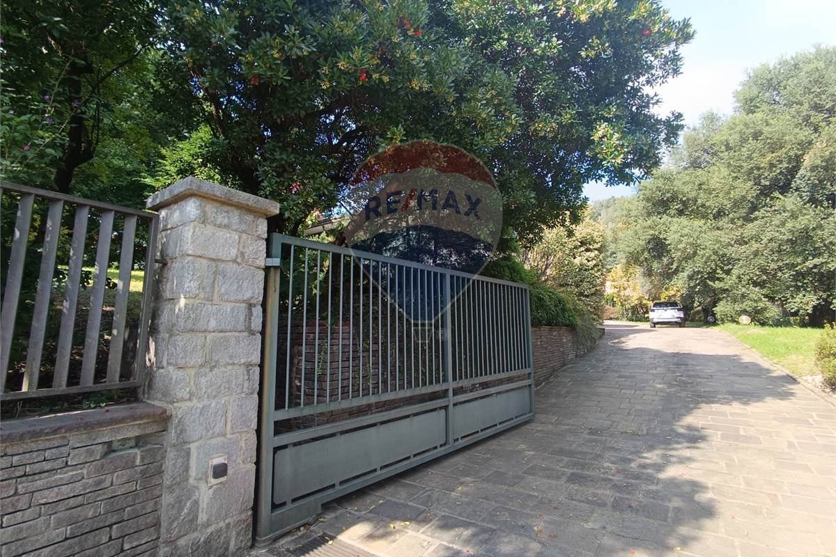 VILLA SINGOLA CON GIARDINO 