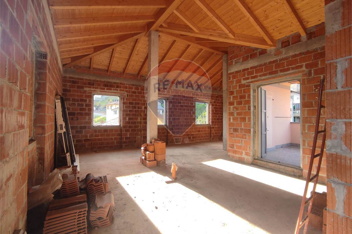 SIGNORILE PALAZZINA DA ULTIMARE 