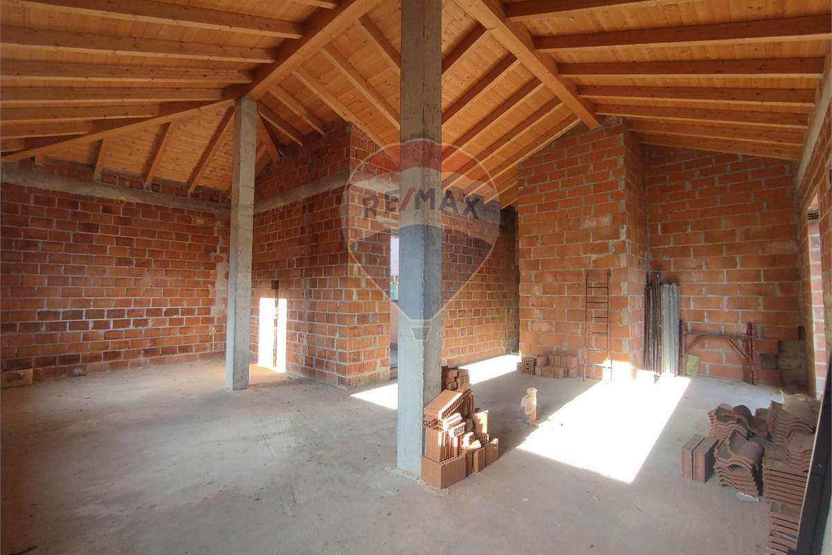 SIGNORILE PALAZZINA DA ULTIMARE 