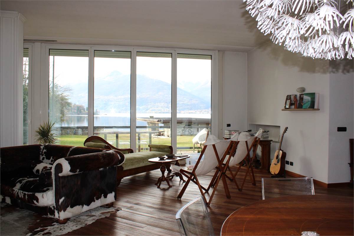 Villa moderna con stupenda vista lago