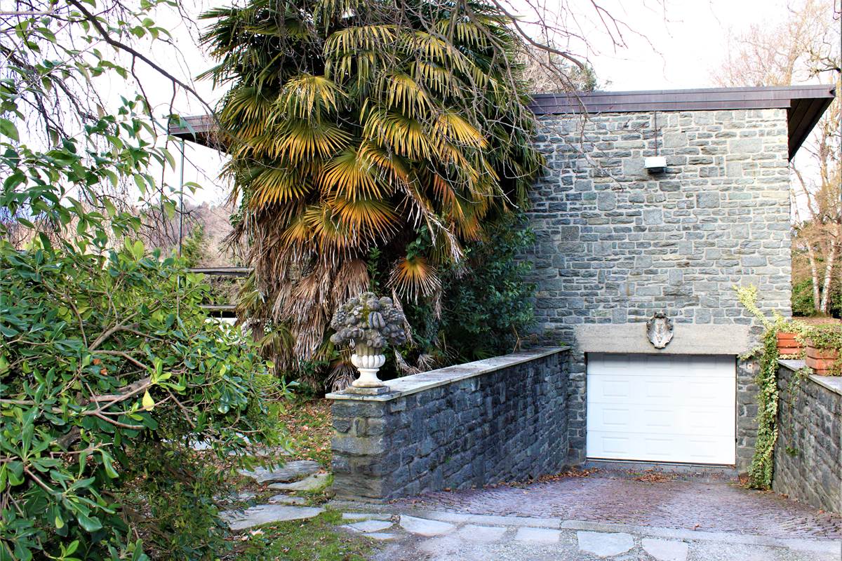 Villa moderna con stupenda vista lago