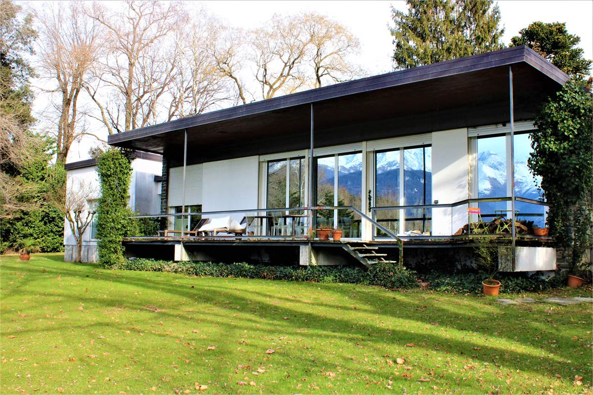 Villa moderna con stupenda vista lago