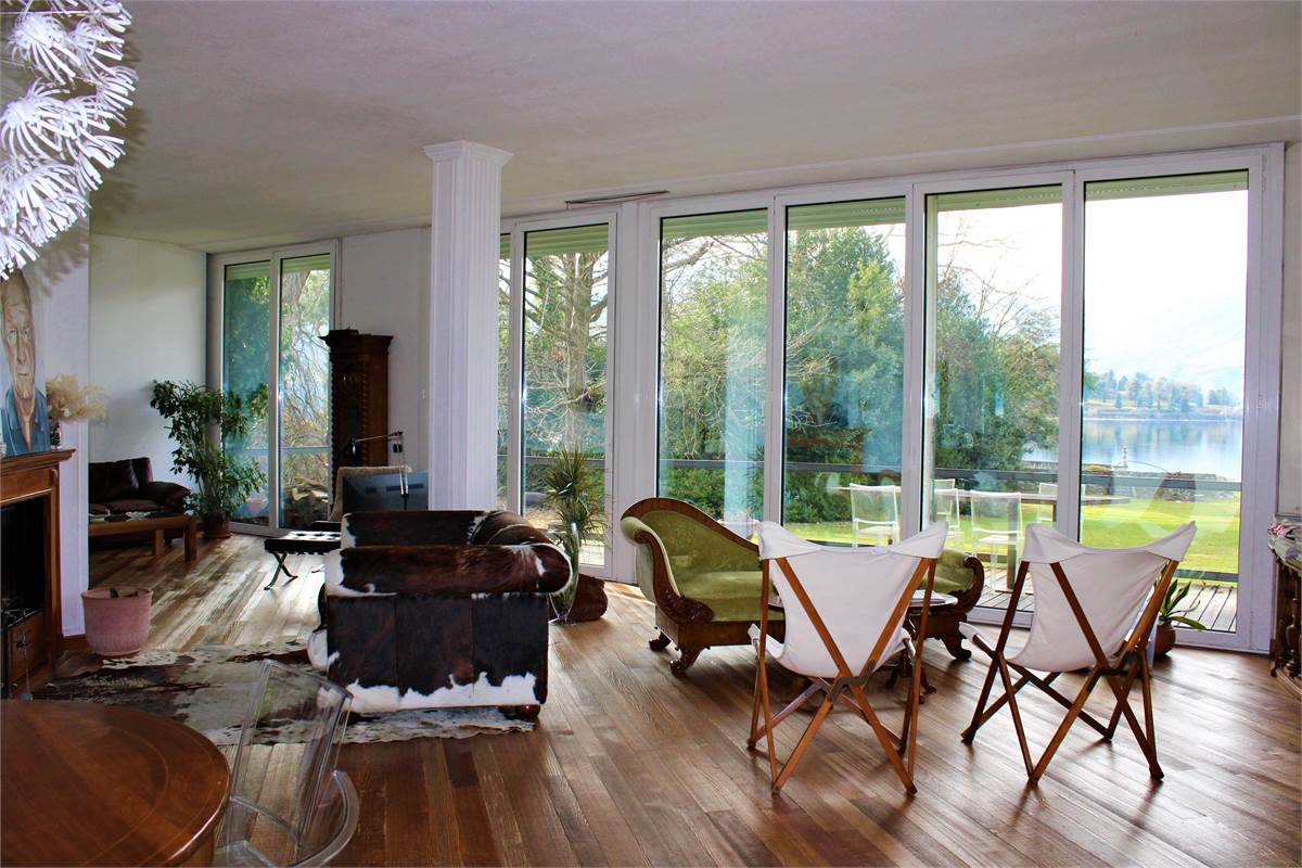 Villa moderna con stupenda vista lago