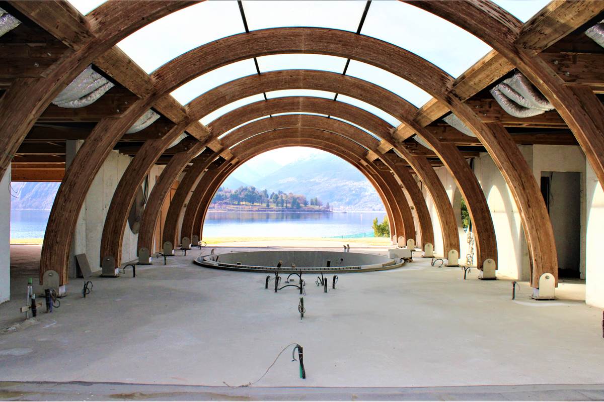 Villa nuova fronte lago con darsena