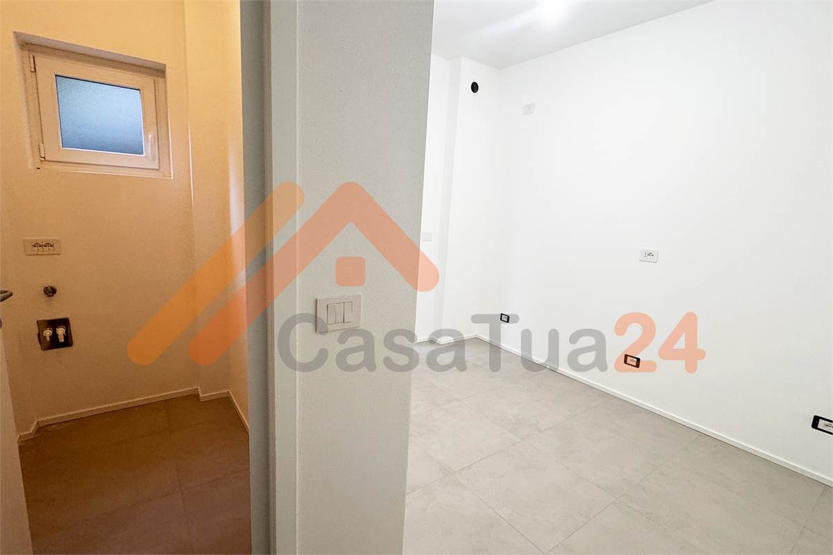 QUADRILOCALE IN AFFITTO CON BOX E CANTINA 