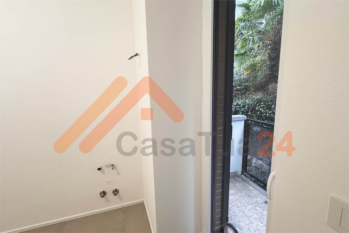 QUADRILOCALE IN AFFITTO CON BOX E CANTINA 