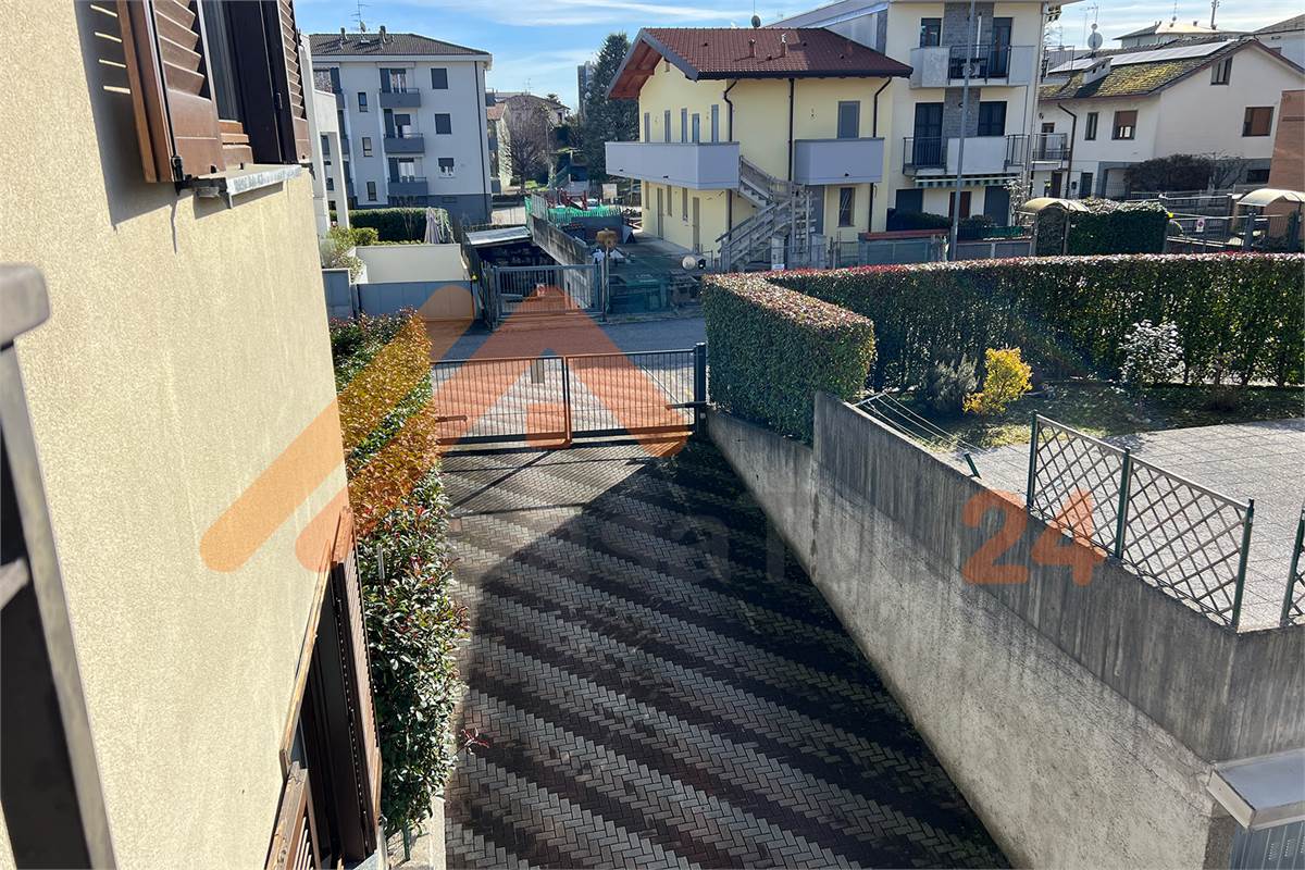 Trilocale in Vendita a Cantù (CO) box doppio e cantina