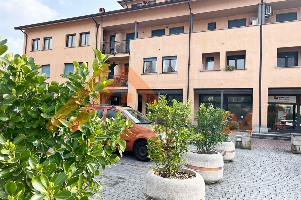 Luminoso bilocale con terrazzino e posto auto coperto