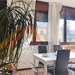 Luminoso bilocale con terrazzino e posto auto coperto