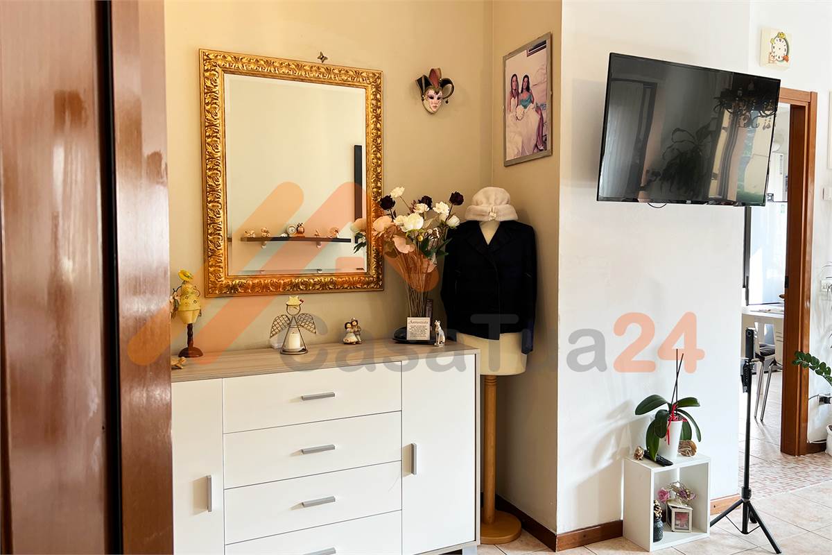 Luminoso bilocale con terrazzino e posto auto coperto