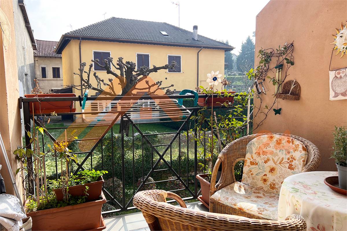 Luminoso bilocale con terrazzino e posto auto coperto