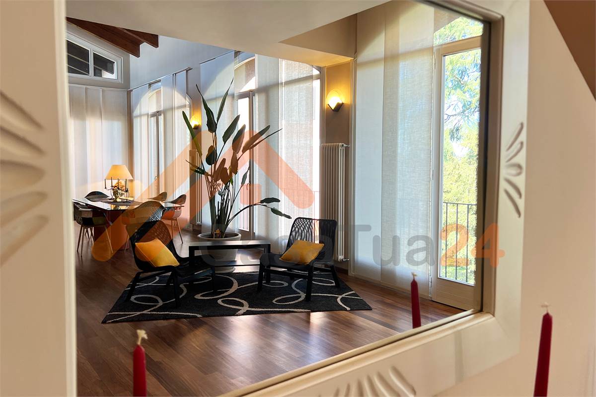 Casale con giardino privato e box