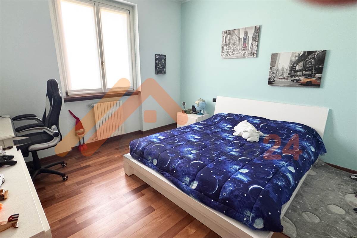 Casale con giardino privato e box