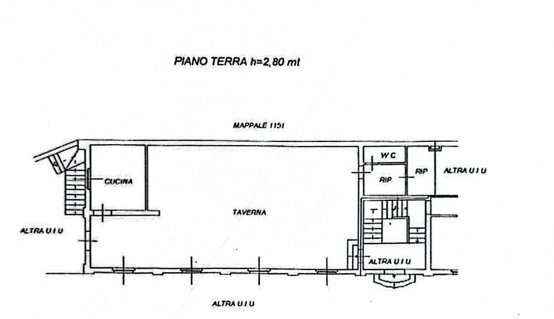Casale con giardino privato e box