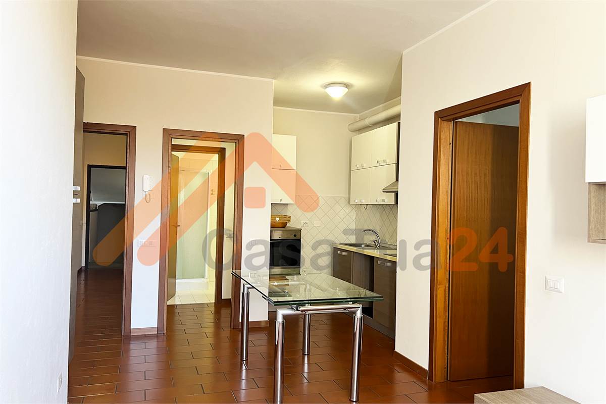 Casale con giardino privato e box