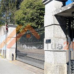 Casale con giardino privato e box