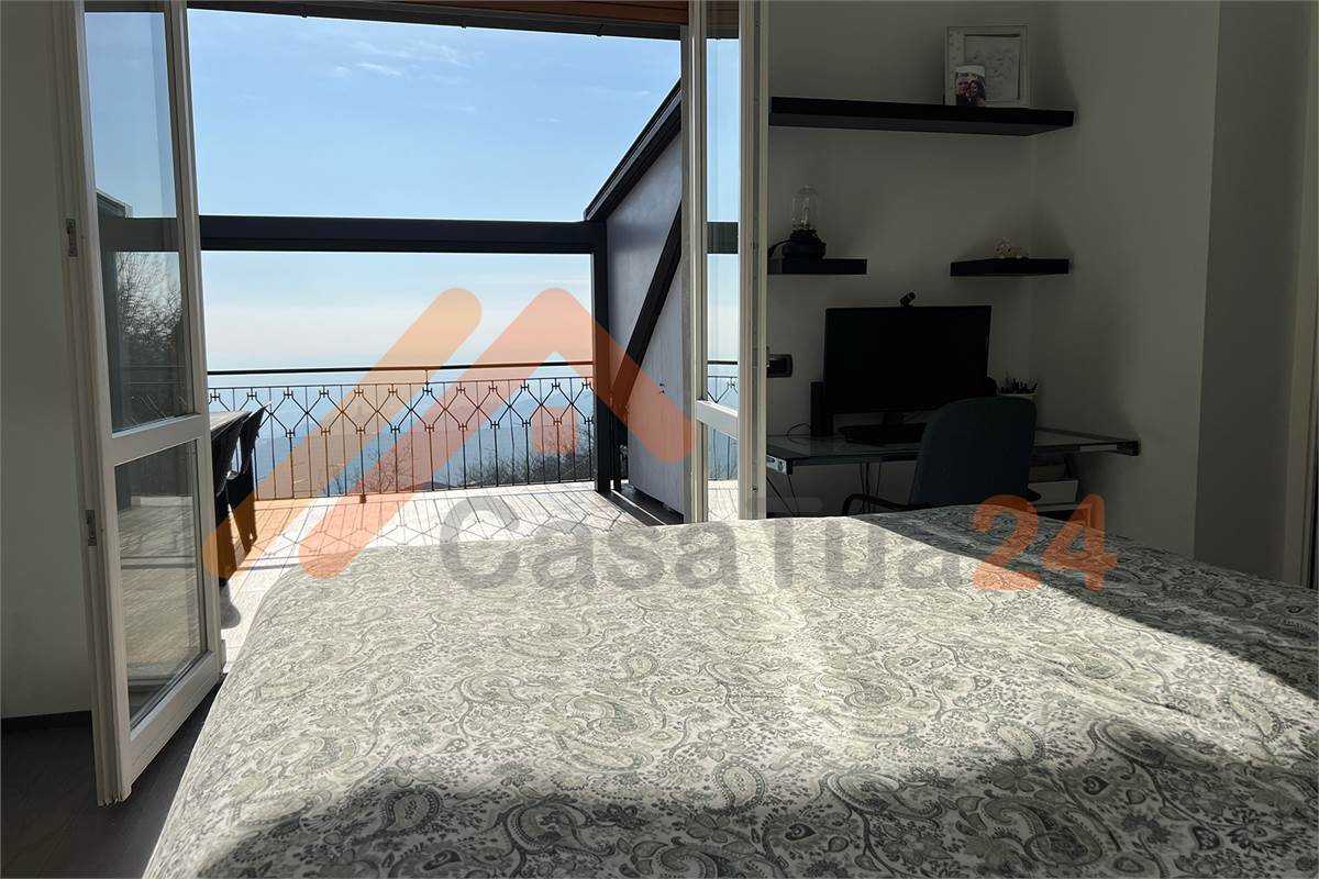 Attico bilocale in vendita con terrazza e vista panoramica