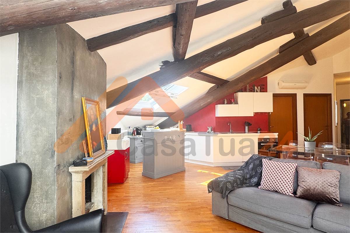 Attico in città murata con posto auto di proprietà