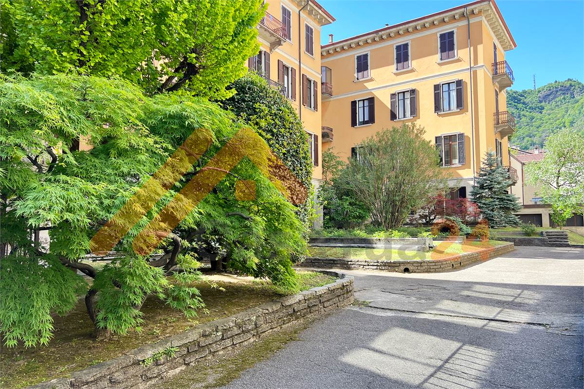 Attico in città murata con posto auto di proprietà