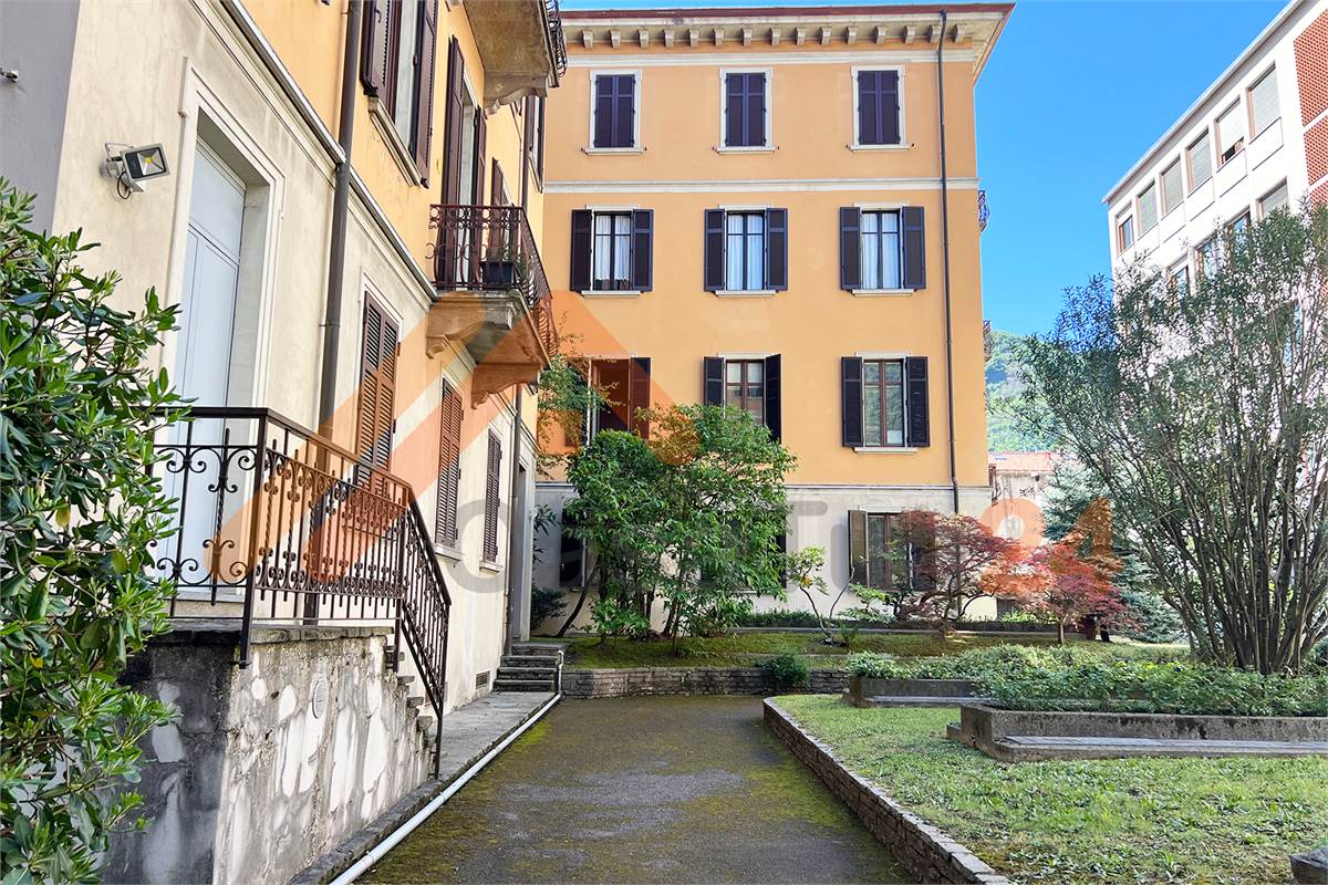 Attico in città murata con posto auto di proprietà