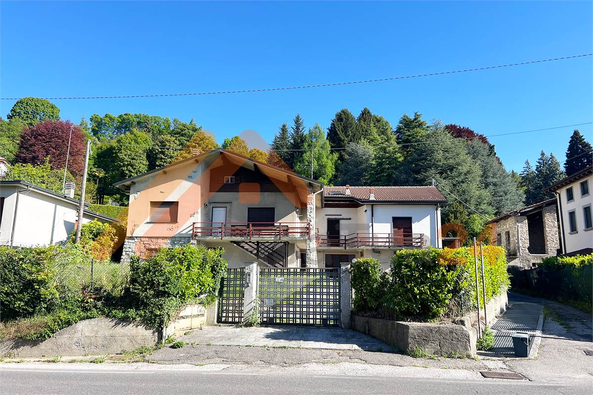 Proprietà indipendente con giardino e grande potenziale di sviluppo