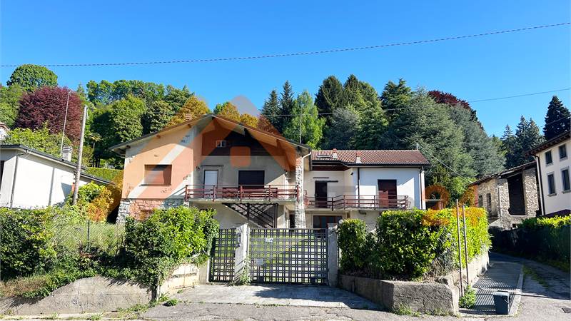 Proprietà indipendente con giardino e grande potenziale di sviluppo